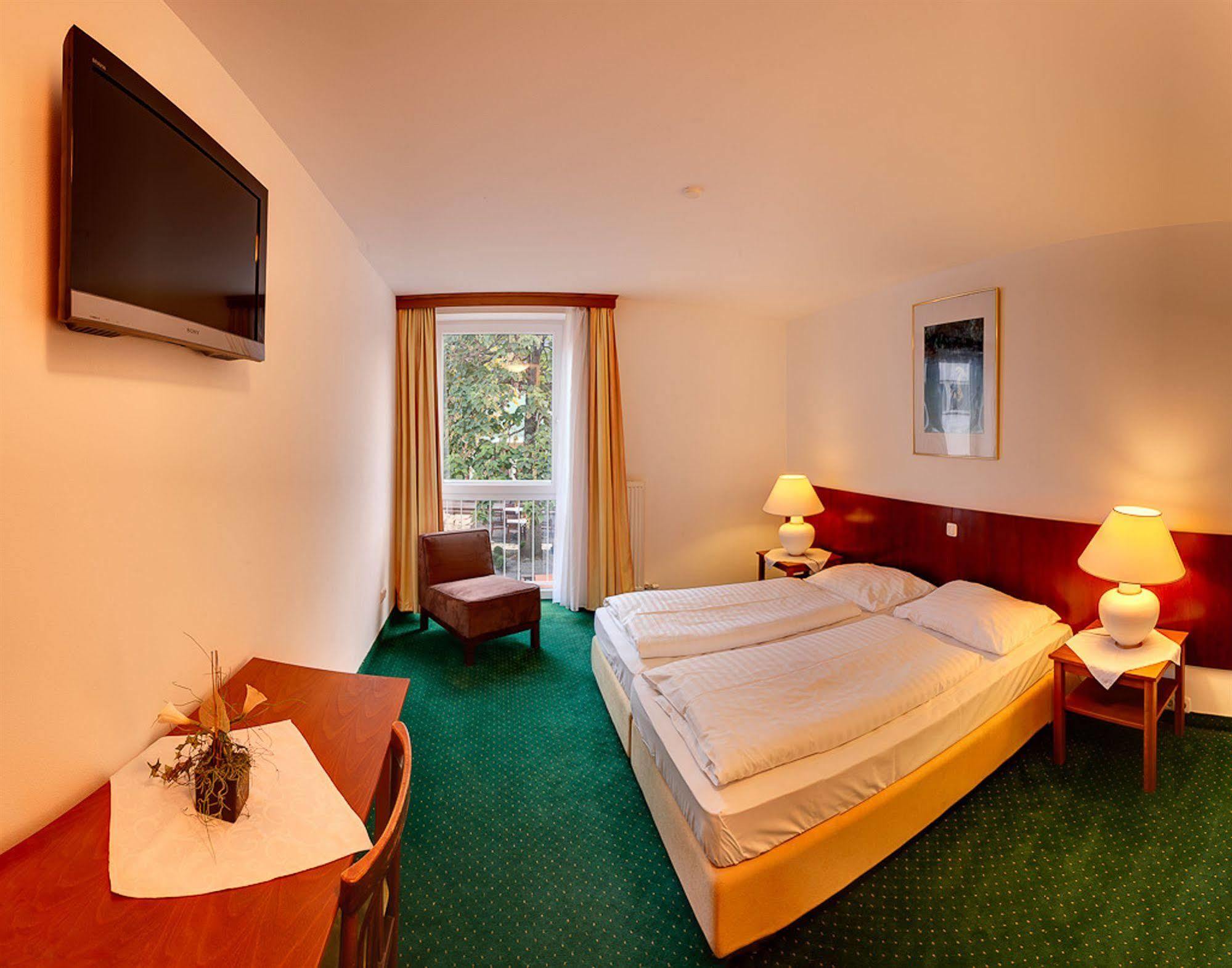 Hotel Zur Post Illmitz Exterior foto